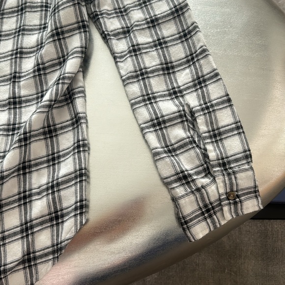 Hollister button down top - Picture 4 of 6